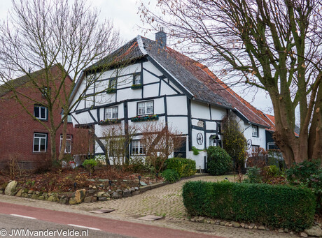 Groot vakwerkhuis met wolfdak in Mechelen