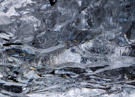 Colors in ice flow