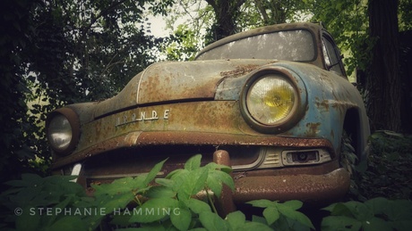 Abandoned car 