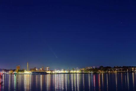 Komeet tsuchinshan atlas skyline Groningen