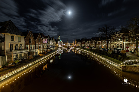 nightview dokkum met bijna volle maan