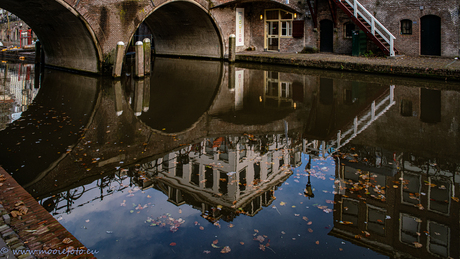 Spiegeling in de herfst