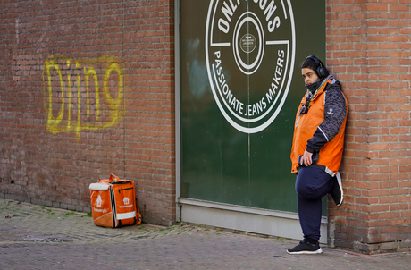 Waiting for delivery order