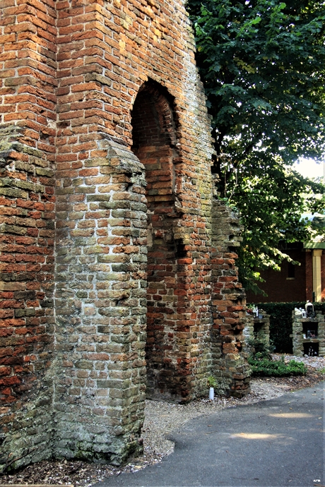 resten van de oude kapel 