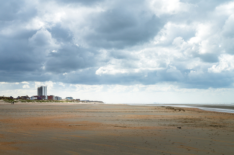 onder het gewicht van de wolken