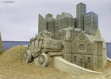  1410020022mnl.jpg   zandsculptuur