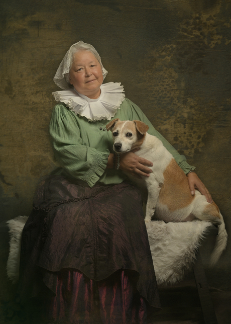 Dame met haar hond Clooney.