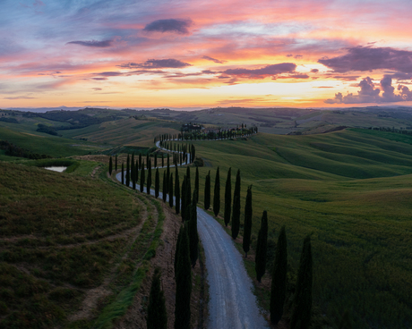 Toscane met de drone bij zonsondergang