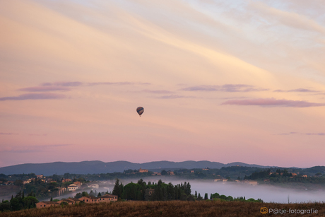 Luchtballon met zonsopkomst