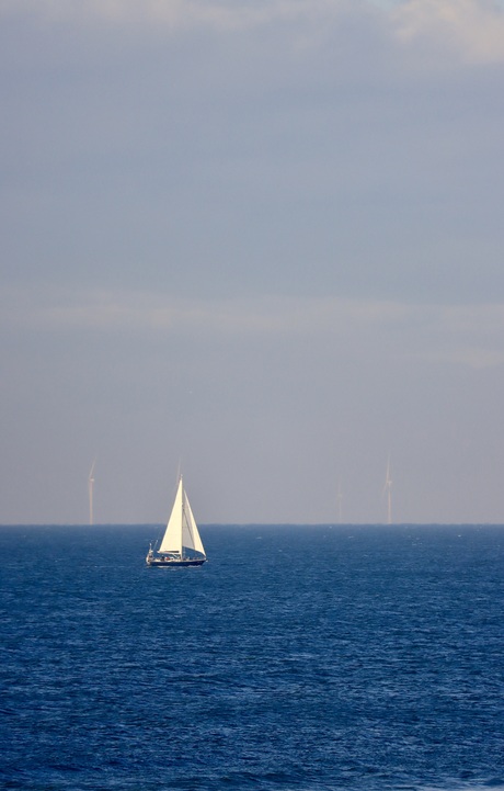 Zeilen op open zee.