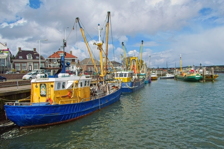 vissersboten in de haven