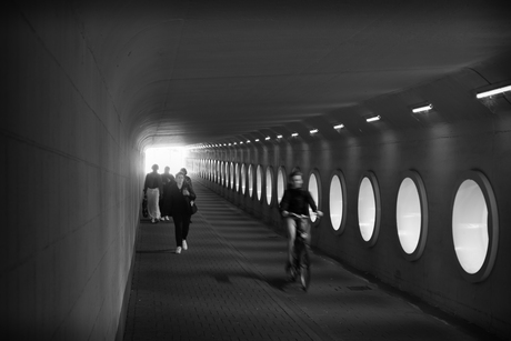 Tunnel met fietser