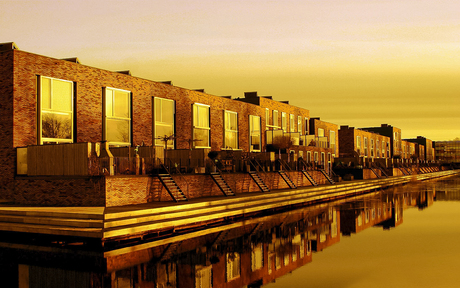 Huizen aan het water