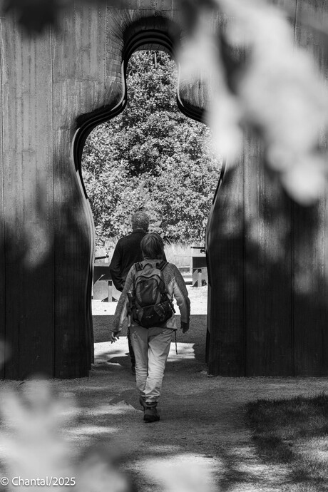 Wandelen door de poort