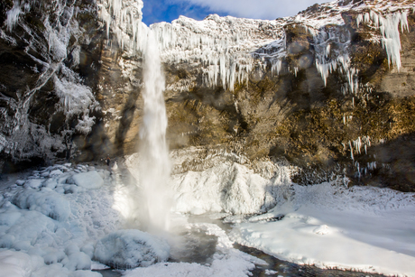 Wedding shoot achter de waterval