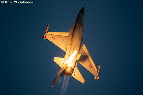 F-16 flare