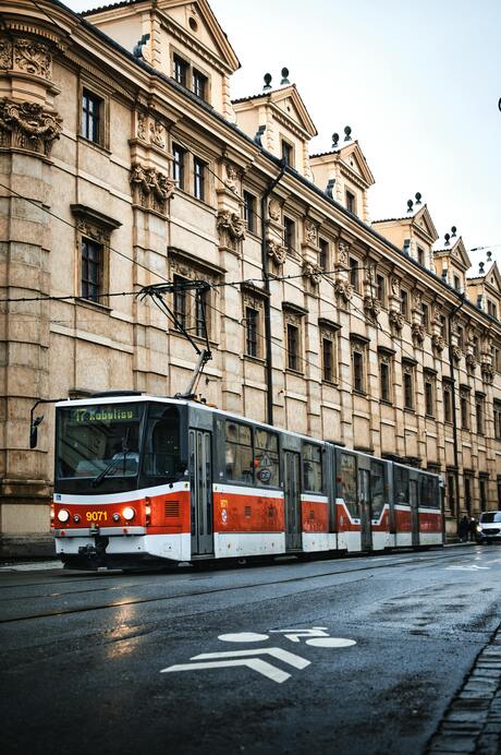Tram Praag Tsjechië en mooie architectuur