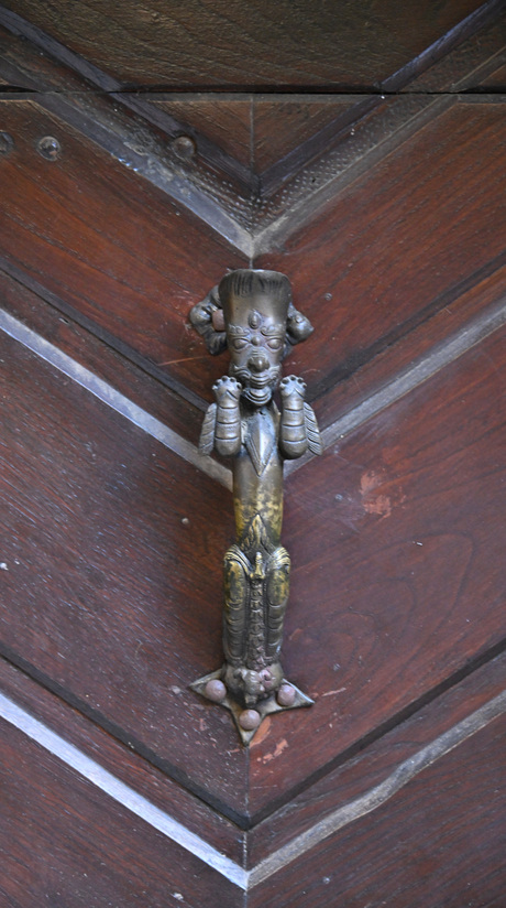 Antieke bronzen tempeldeurklink