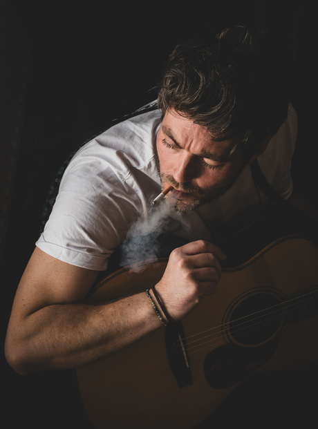 Smoke, guitar & songs