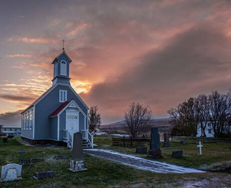 Kerkje in ijsland