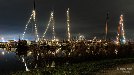 Feeëriek verlichte haven Woudrichem