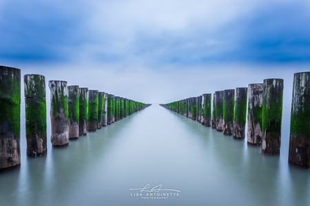 W A V E B R E A K E R S - Afgelopen weekend naar Zeeland geweest was weer enorm zoeken naar composities maar ik denk dat het wel gelukt is - foto door LisaAnn91 op 28-01-2022 - locatie: 4328 RR Westenschouwen, Nederland - deze foto bevat: zeeland, landschap, paaltjes, water, blauw, groen, wavebreakers, wolken, seascapes, nederland, westenschouwen, canon, canon eos 6d mark ii, ef17-40mm f/4l usm, iso 100, diafragma ƒ/8, sluitertijd 20s, brandpuntafstand 17mm, water, lucht, wolk, watervoorraden, blauw, rechthoek, natuurlijk landschap, hout, waterlichaam, waterloop