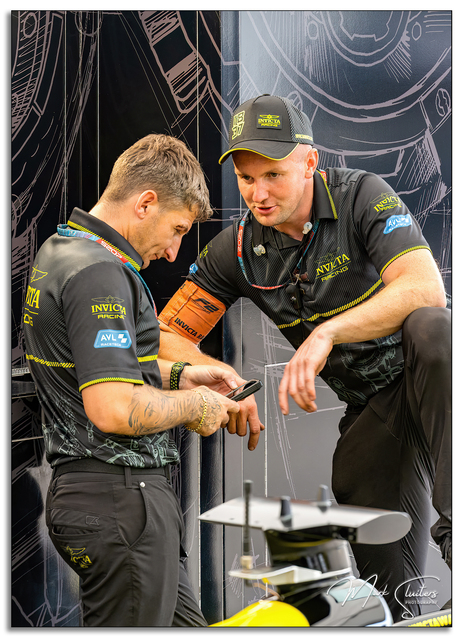 Invicta Racing - Hungaroring 2025 - Werkzaamheden in de Paddock F2