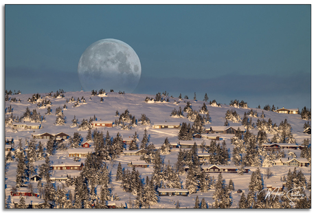 Maanopkomst boven Sjusjoen