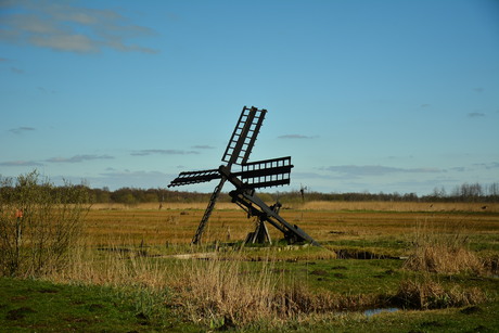 Dit is een Tjasker een eenvoudige poldermolen