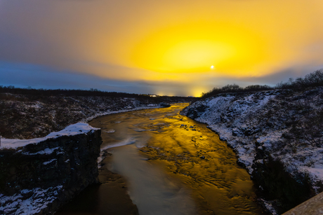 Vanaf een bruggetje...