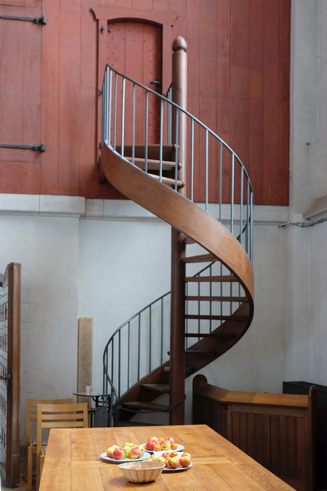 Wenteltrap met fruit in Stevenskerk