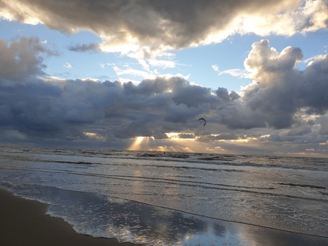 zee en wolken in zandvoort