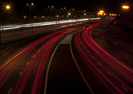 Snelweg bij nacht