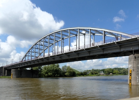 P1240815  Arnhem  Rijnkade Uitz op de John Frostbrug  28 mei 2024