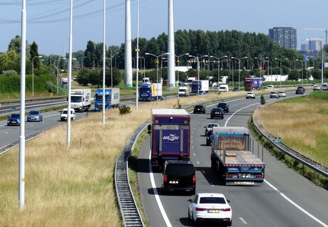 P1280813  TRUCK TIME  A4  Harnaschpolder   viaduct   Drukte  in de namiddag op 12 juni 2025  