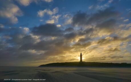 Zonsopkomst bij de vuurtoren van Texel