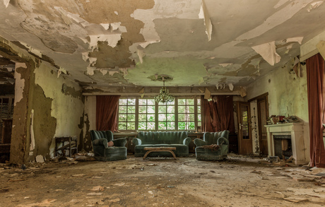 Een verlaten woonkamer