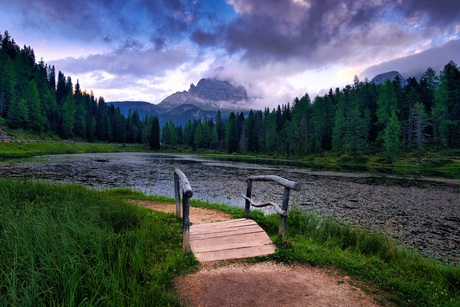 Blauwe uur bij de Italiaanse Alpen
