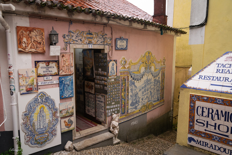 Een typisch souverniswinkeltje in Sintra, Portugal