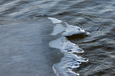 Wind belemmert ijsvorming 
