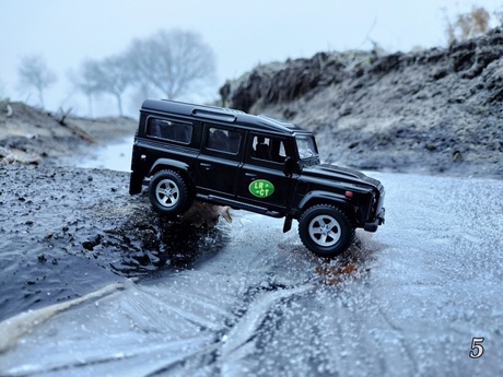 Land Rover op ijs