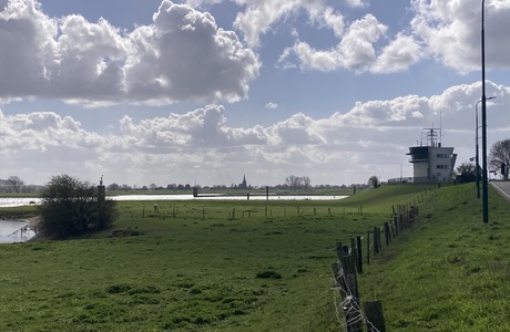 Wolkenluchten langs de Lek