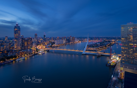 Rotterdam in het blauwe uur 