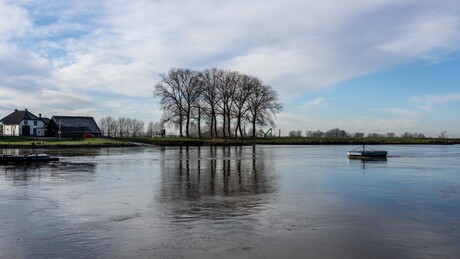 Spiegeling in het water