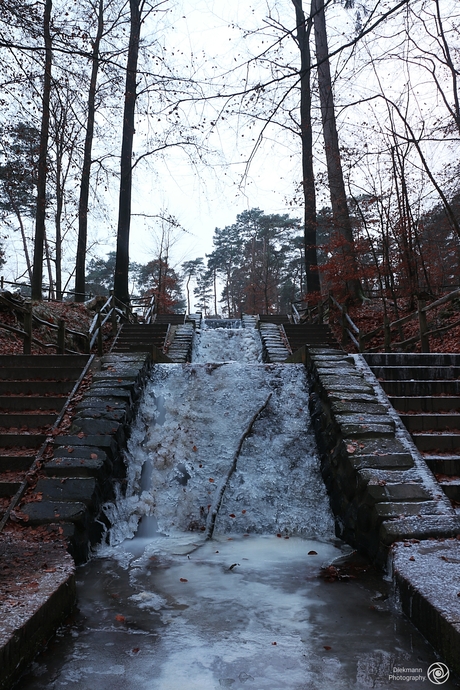 frozen "Loenense" waterfall 