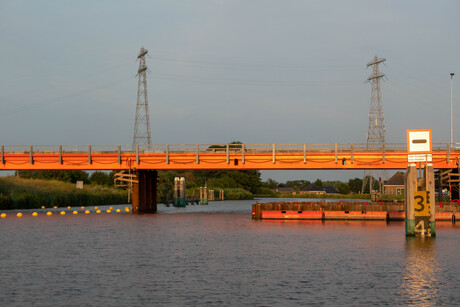 Oranje noodbrug