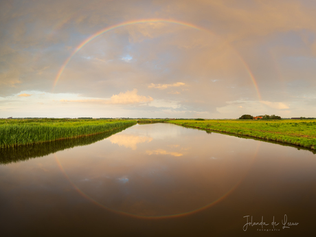 Een ronde regenboog 