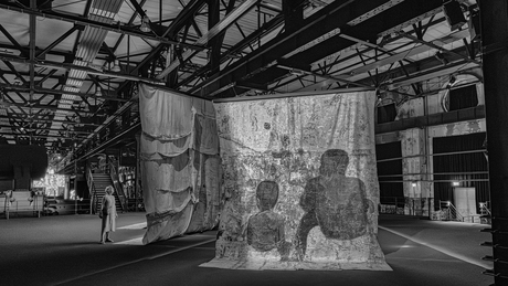 Expositie in oude fabriekshal