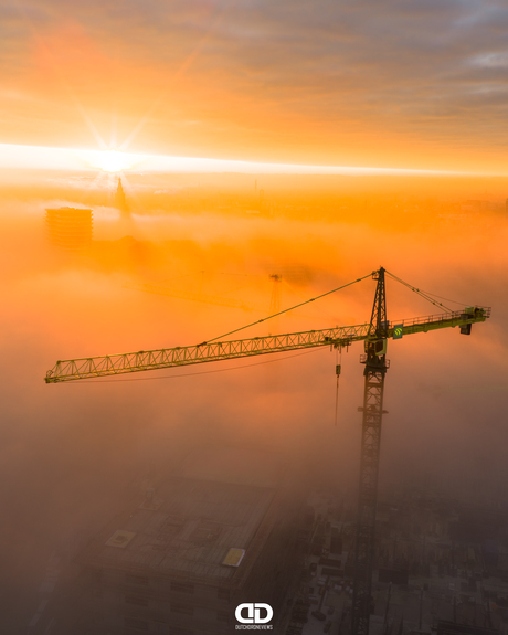 Nieuwbouw Waalfront in Nijmegen met een prachtig toren kraan
