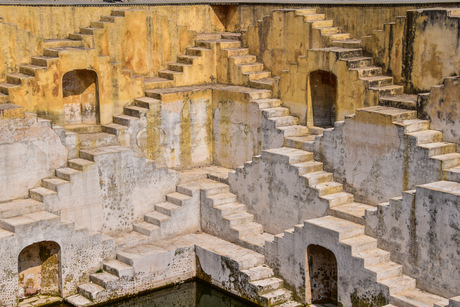 Trappen van een stepwell 